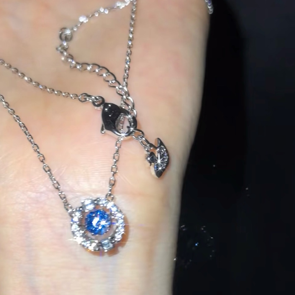 Elegant Silver Necklace with Crystal Pendant